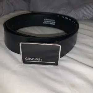 Säljer Calvin Klein skärp pris kan diskuteras 