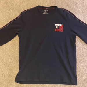 Tommy Hilfiger tröja - Tommy Hilfiger tröja i storlek M, skick 8/10