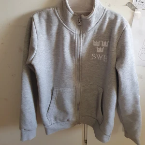 Rid tröja  - En ridtröja som är köpt ifrån ullared som aldrig har använts, Storlek 146-150 pris 60kr+frakt