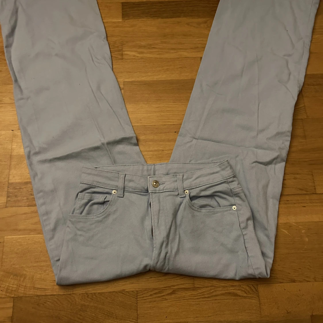 Ljusblåa jeans - 90