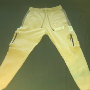 Hoodrich beige byxor - Mycket bra skick.