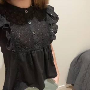 Blus  - Sjukt snugg blus säljer då jag har tröttnat på den❤️❤️