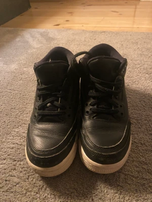 Air Jordan 3 retro  - Air Jordan 3 retro i gott skick men i ett använt skick 
