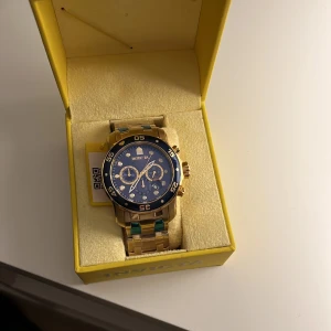 Invicta klocka 43 mm - Jag säljer min invicta klocka. Den är 43mm. Den är helt i ny skick Nypris ca 1600. Jag säljer den för 600 