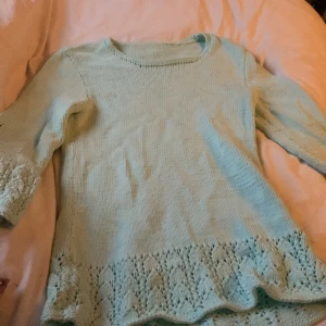 Tröja - Säljer den här jätte fina tröjan som tyvärr satt lite för tajt för mig💗