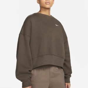 Nike tröja  - Säljer denna grymt snygga Nike tröja i stl XS. Nästan aldrig använd så i nyskick💗💗 säljer för att jag inte får ngn användning av den och måste göra plats i min garderob. Kom privat för egna bilder, frågor eller funderingar💓