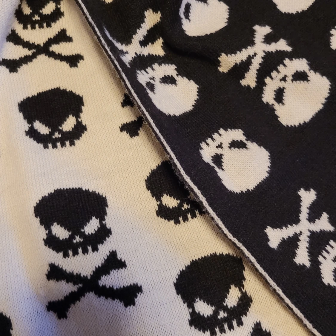 SKULL SCARF - 90