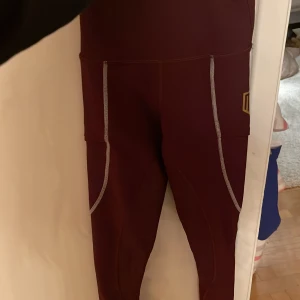 Maya delorez ridbyxor  - Nu säljer jag mina fina maya delorez ridbyxor. De är i mycket bra skick och jag säljer de endast eftersom att de är för små för mig. De är använda ett par gånger men det är inget som märks.