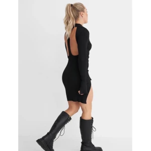 Klänning NA-KD -  snygg klänning från nakd, kollektionen Angelica blick x nakd. Helt slutsåld på hemsidan. Använd 1 gång. Bilder lånade från nakd’s hemsida. Skriv för mer bilder. Köparen står för frakten.