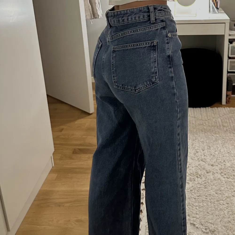 Vida jättefina jeans från NA-KD! Använda 1 gång 🫶🏽 Storlek 36. Jeans & Byxor.