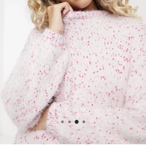 Tröja från VILA - Fin tröja från VILA i storlek S. Tröjan har används varsamt och är i bra skick. Nypris 600 kr. Hör av er om ni har frågor💖