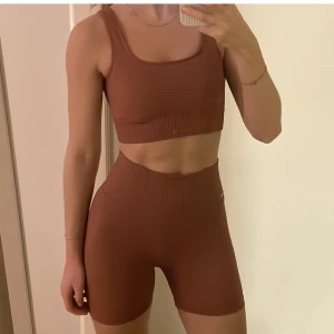 Aim’n set  - Topp och shorts från Aim’n i storlek S. Aldrig tränade i, endast använda hemma 1 gång.