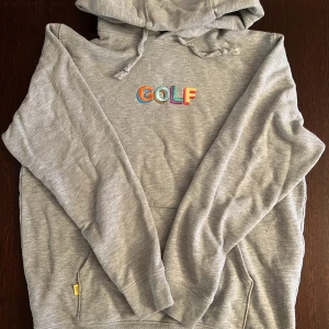 GOLF hoodie - Köpt på Golf Wang för flera år sedan, köpsbevis finns kvar på mailen. Några få tråfar från broderingen på L:et, annars inga flaws. Färg är Heather Grey. Pm för frågor och bilder. Kram!❤️