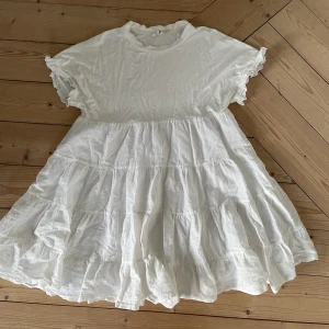 Söt tröja  - Fin tröja som inte kommer till användning 💕 frakt tillkommer 