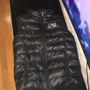 Passar inte mig längre  - Hej säljer på grund att den passar inte den e helt ny.