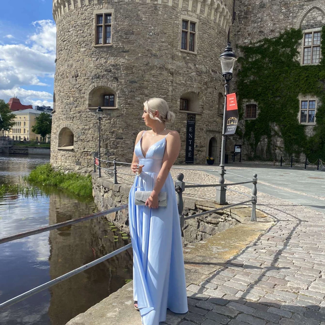 Himmelsblå balklänning