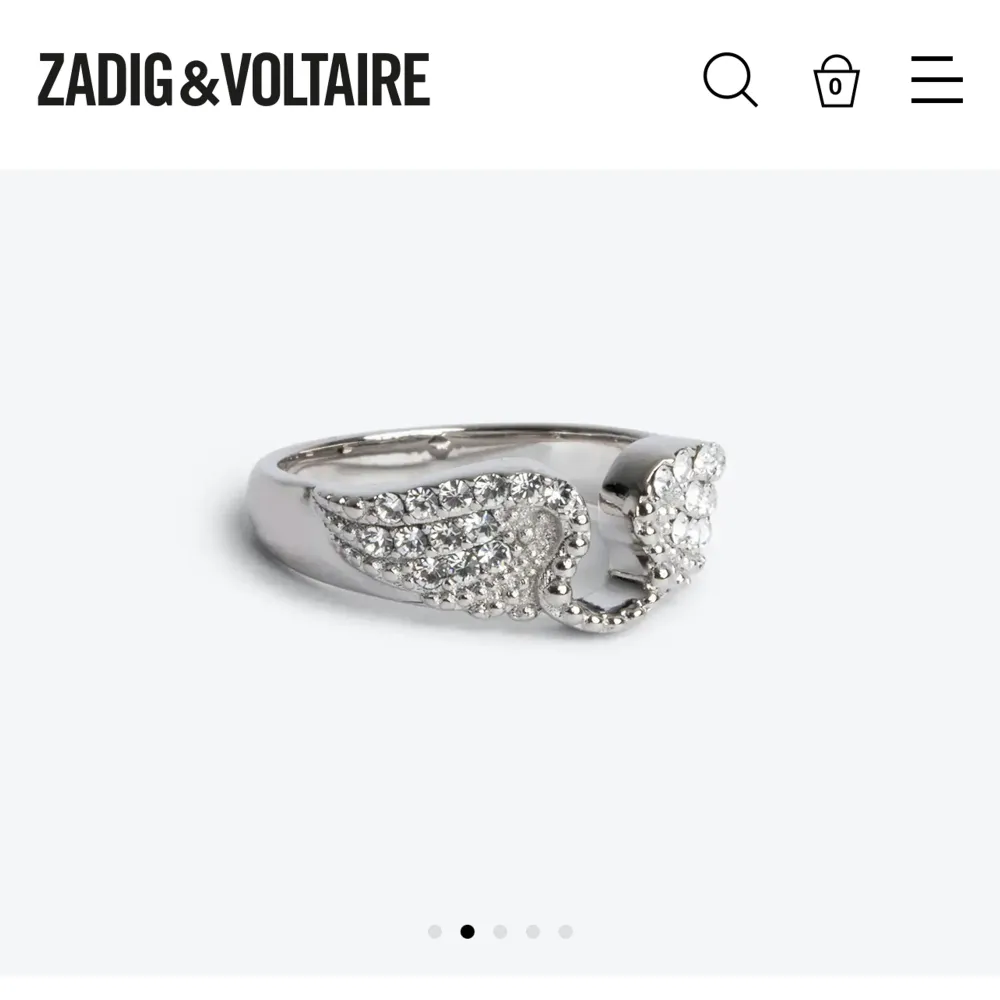 Säljer denna superfina Zadig ring som jag fick av min pojkvän i julklapp som tyvärr är för liten😭Oanvänd och ny, tror size 2. Passar inte mig med lite större fingrar, men skulle nog passa perfekt på någon med smalare fingrar💜 Nypris: 80 euro.. Accessoarer.