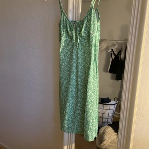 Klänning Nelly - Så söt sommarklänning från Nelly som använts några enstaka gånger. Toppenskick⭐️⭐️⭐️