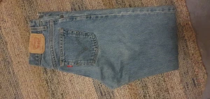 Vintage levi's 550  - Vintage levi's jeans i storlek 28. Så snygga! 