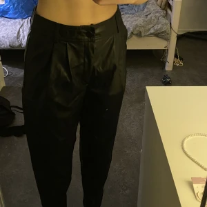 Läderbyxor - För stora för mig tyvärr💕
