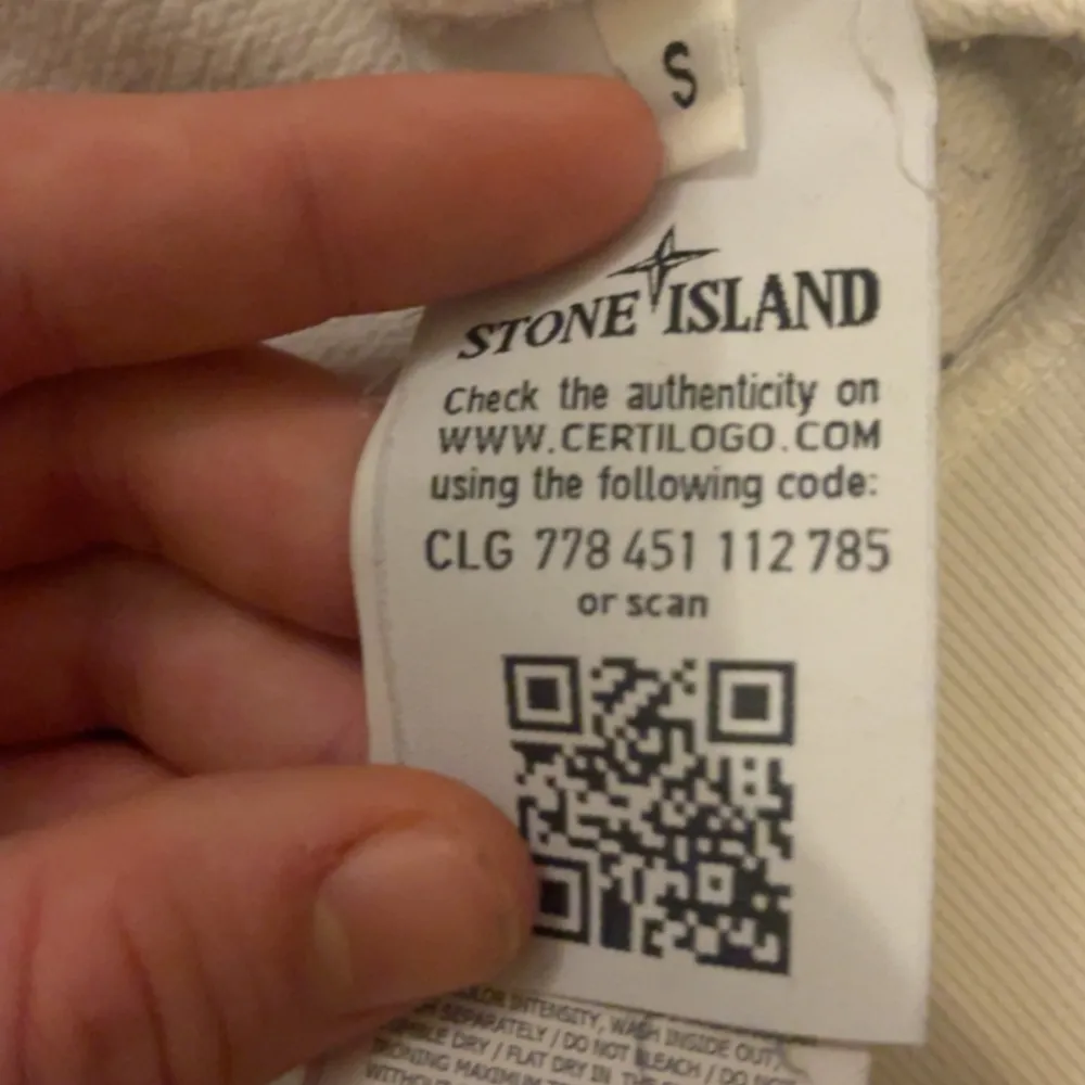 Säljer min stone island sweatshirt i bra skick!. Tröjor & Koftor.