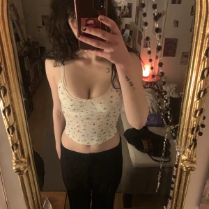 Söt top - Super gullig y2k aesthetic top går o styla så mkt!