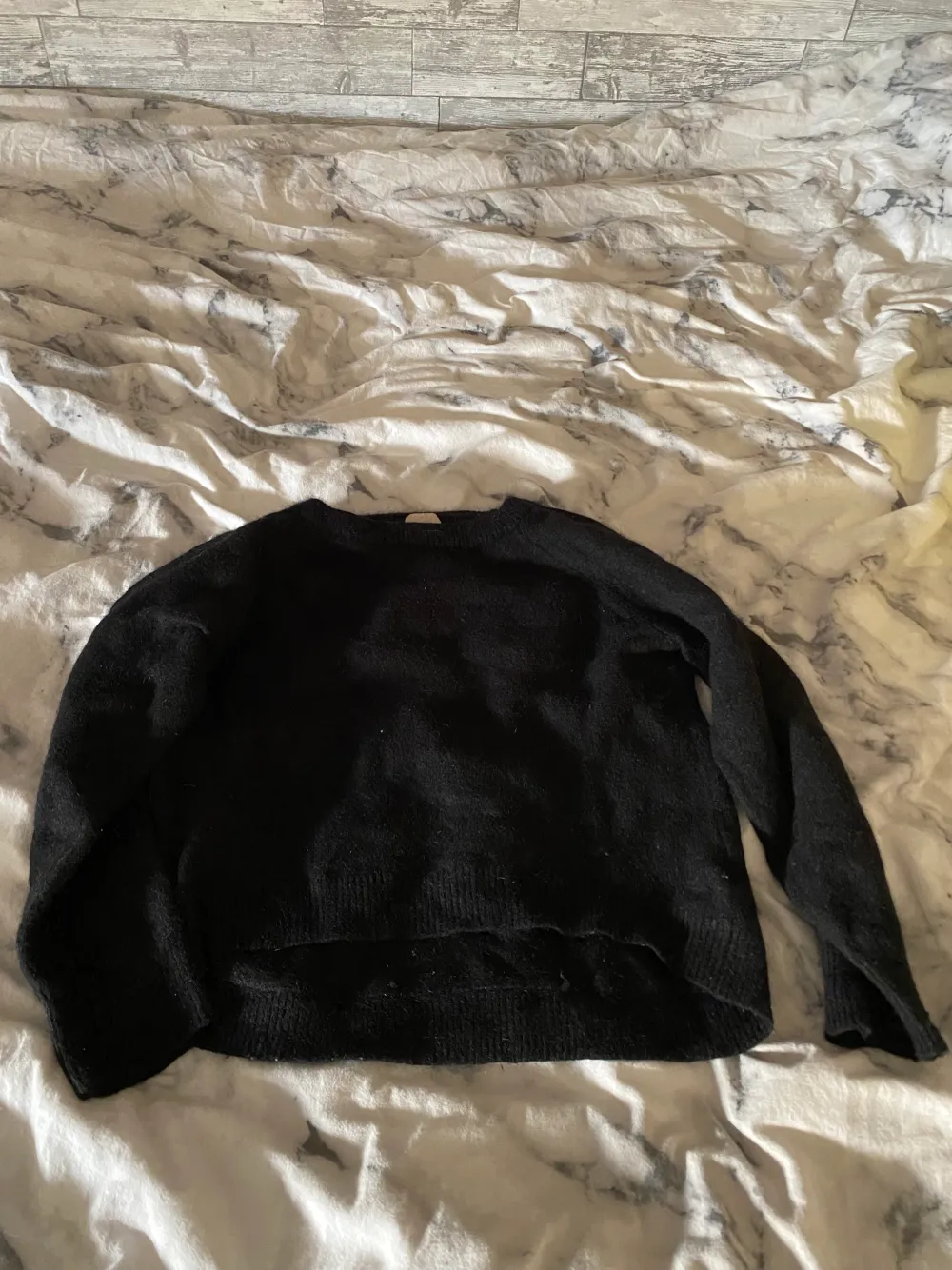 Super fin och mysig svart stickad tröja!🥰 Köpt secondhand på sellpy men aldrig använd. Frakten stämmer inte. Skriv för fler frågor❤️. Stickat.
