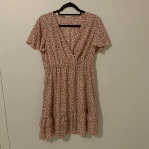Klänning shein - Aldrig använd!! Från shein