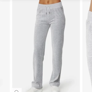 Juicy couture byxor - Gråa juicy couture byxor i bra skick. Storlek S