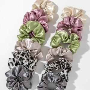 Hårsnoddar/scrunchie - 12 st! Köpte på Shein för ungefär 1 år sen! Har andvänt 5 av dem ungefär 2 ggr❤️Alla är i bra skick! kom privat för mer information! Och fler bilder!