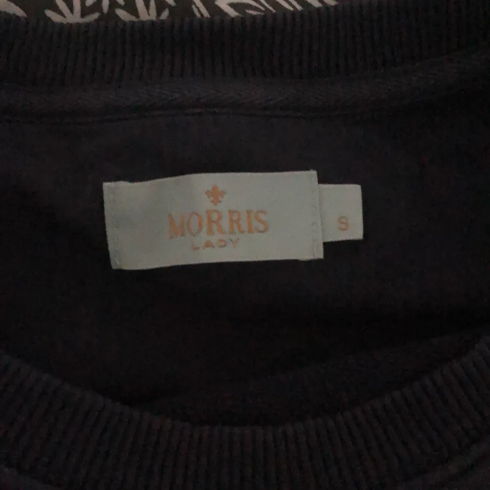 Mörkblå Morris tröja. Köparen står för frakten!💙. Tröjor & Koftor.
