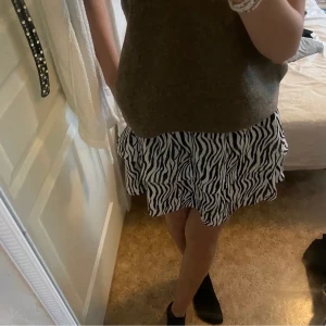 Zebra kjol - Superfin zebramönstrad kjol som passar både xs och s då den är ganska stretchig🤍