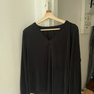 Plisserad vringad top - Plisserad och lite glansig.