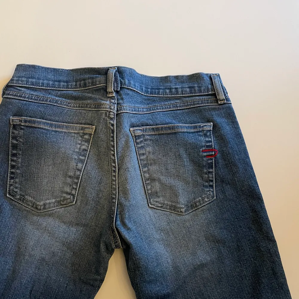 Säljer dessa superfina lågmidjade dieseln jeansen ❤️ . Jeans & Byxor.