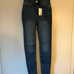 Blåa jeans - Blåa jeans från lager 157, oanvända  Frakt tillkommer