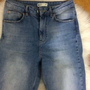 Gina jeans blå - Köpt från gina blåa jeans sköna och bra på midjian och lite bredare där nere vid benen