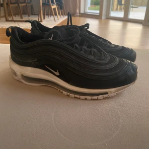 Nike Air Max  - Nike Air Max storlek 39 i bra använt skick. 