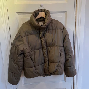 Grön pufferjacket  - Supersnygg grön puffer jacket