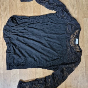 Kaffe Curve tröja strl 46/48 - Oanvänd top från Kaffe Curve i storlek 46/48.