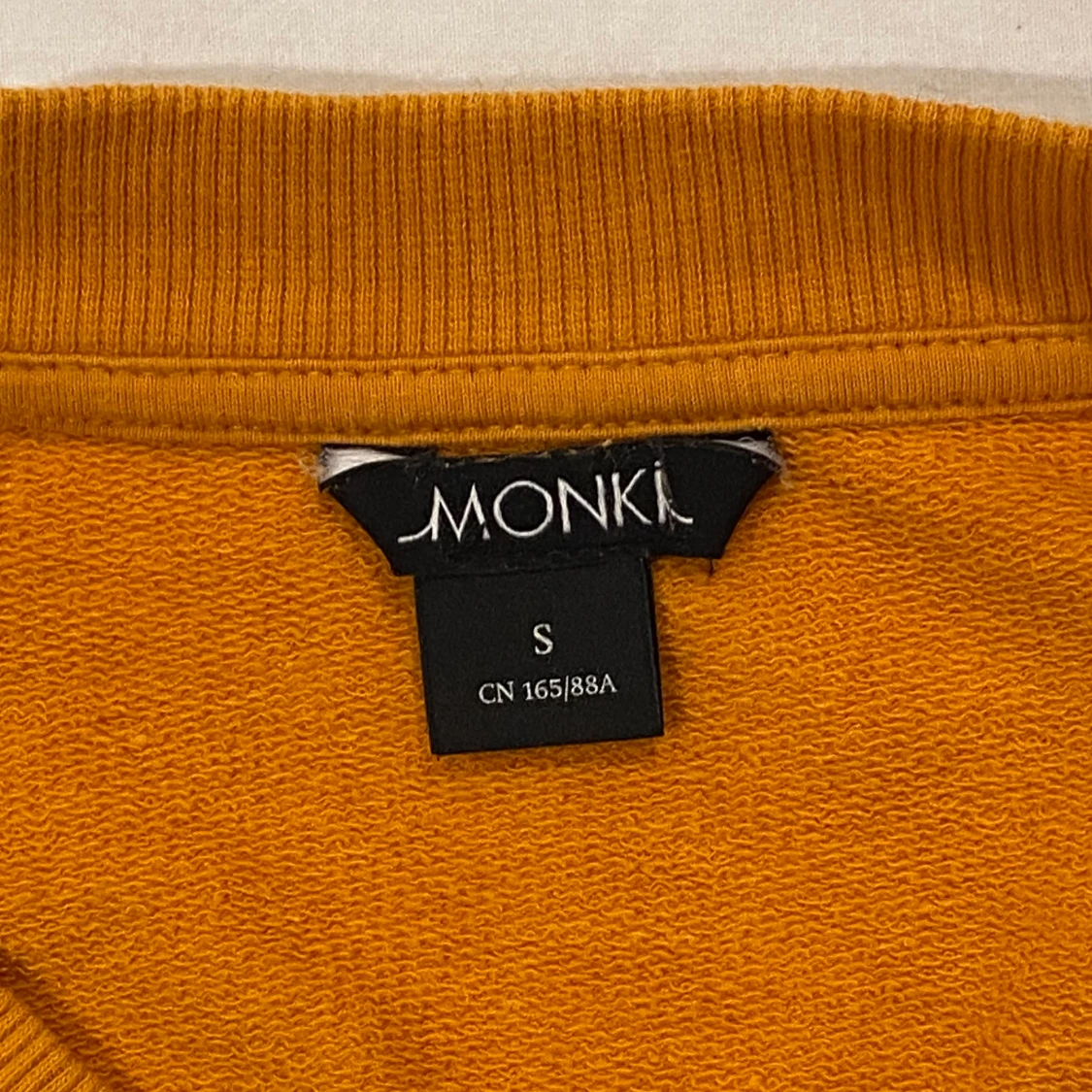 Orange tjocktröja - 91