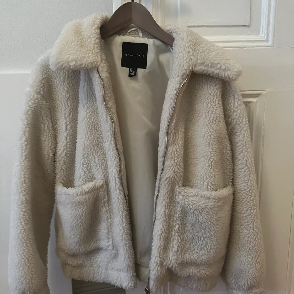 Cosy Borg fleece bomber jacket from New Look. Size S. . Jackor.