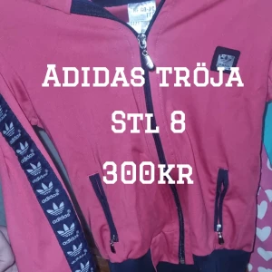 Adidas tröja stl 8 - Använd endast 1 gång.. känns som 116 i storleken.