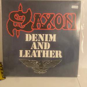 Säljer två Saxon original pressar. Denim and leather- original från 1981, fint skick och spelar fint utan problem!  Wheels of steel- original från 1980. Spelar fint utan problem! 