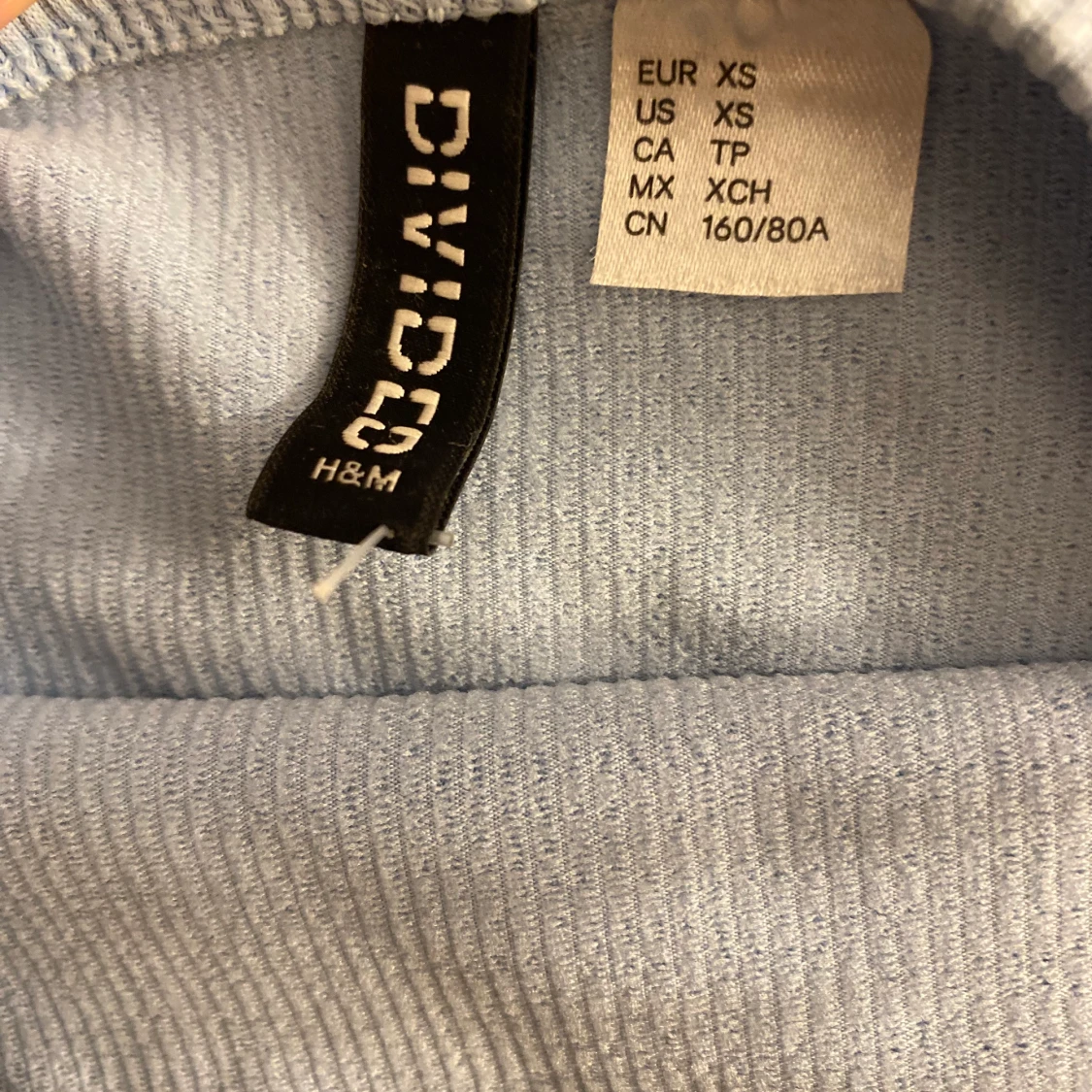 blå topp som man har runt halsen - 90