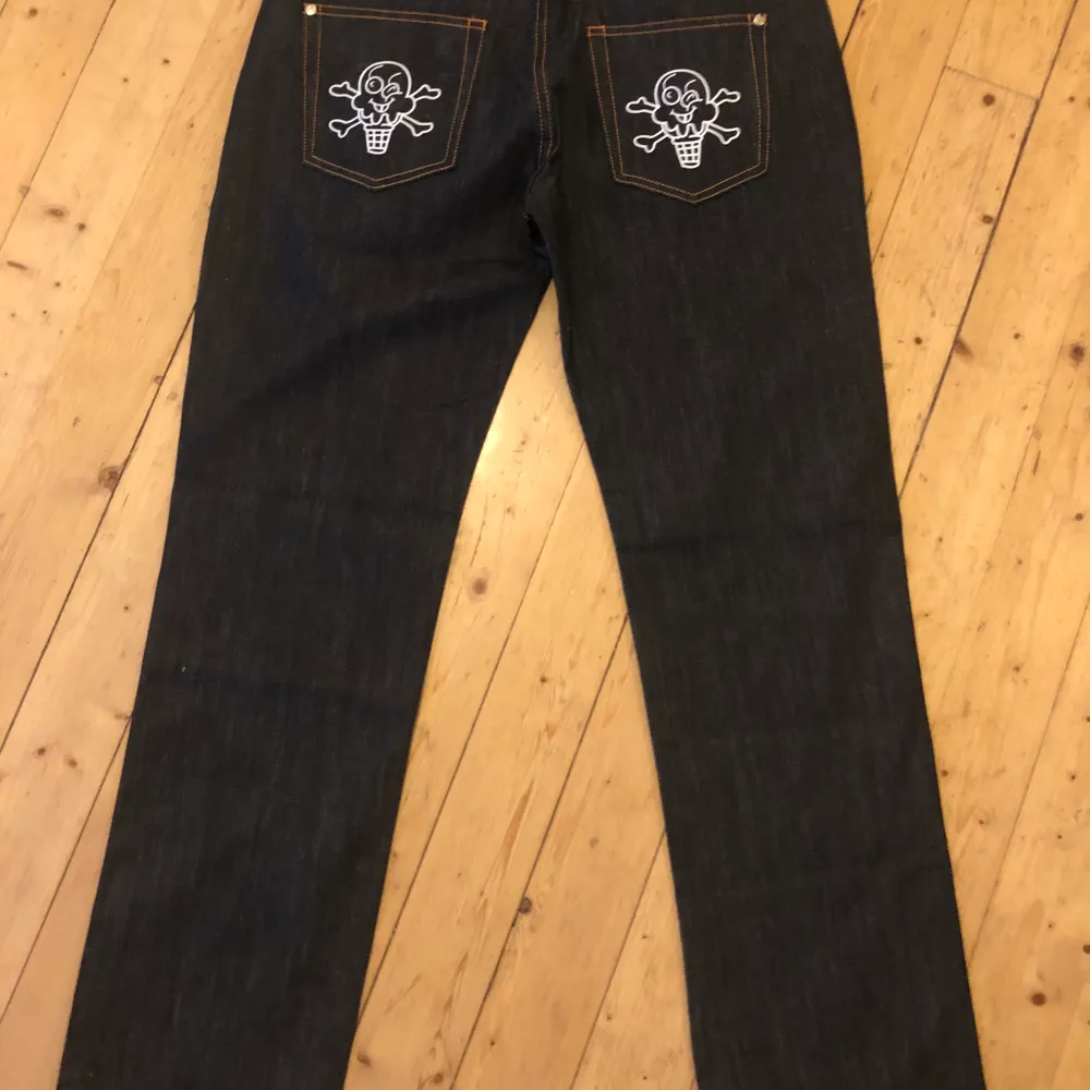 Billionaire Boys Club Running Dog Jeans, aldrig använda, säljer eftersom de var för små, köpta ifrån pandabuy. 1:1 rep. Jeans & Byxor.