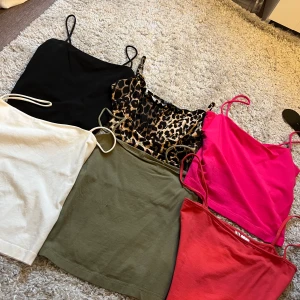 Topp - Toppar och linnen från olika märken, säljer då de inte kommer till användning. De flesta är oanvända och i nyskick💗