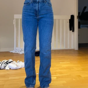 Weekday jeans💙 - Säljer exakt samma som de gråa fast i blå💙