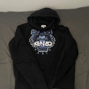 kenzo - kenzo tröja knappt använd eftersom dem är för stor 