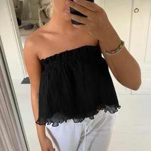 Topp från NA-KD  - Söt topp från NA-KD, aldrig använd💕