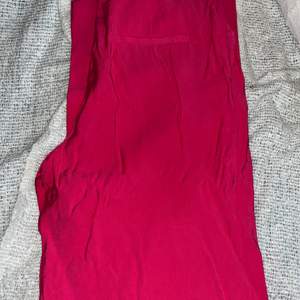 Rosa kostymbyxor från zara använda 1 gång strl 42